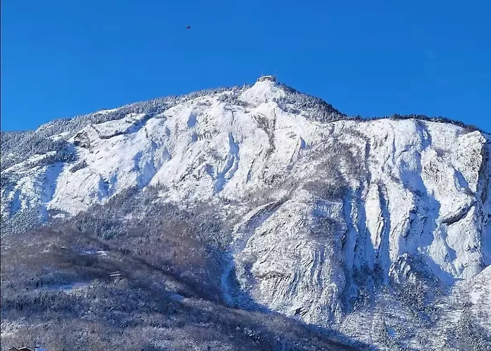 Aux pieds des montagnes