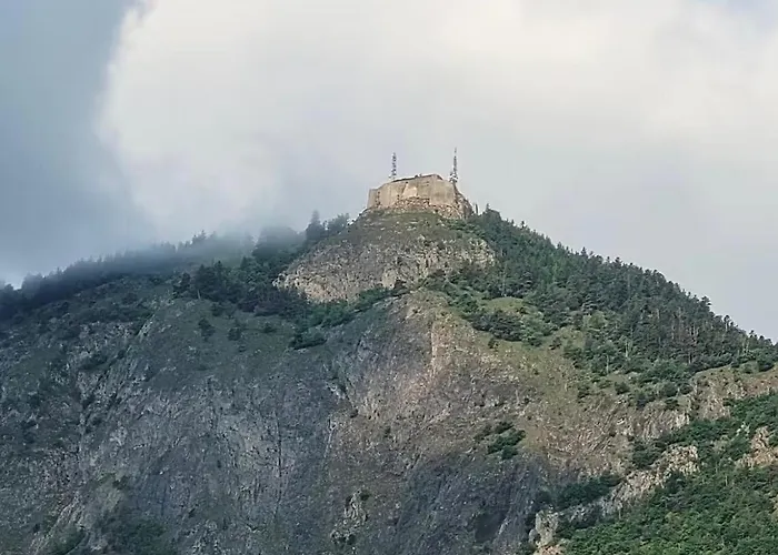 Aux pieds des montagnes